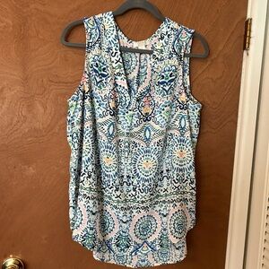 Sleeveless Printed V-Neck Tank Top in White and Blue